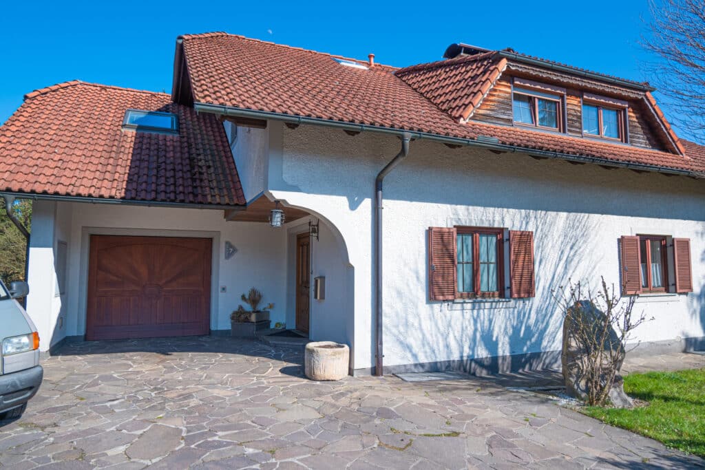 Großzügiges Einfamilienhaus mit Pool